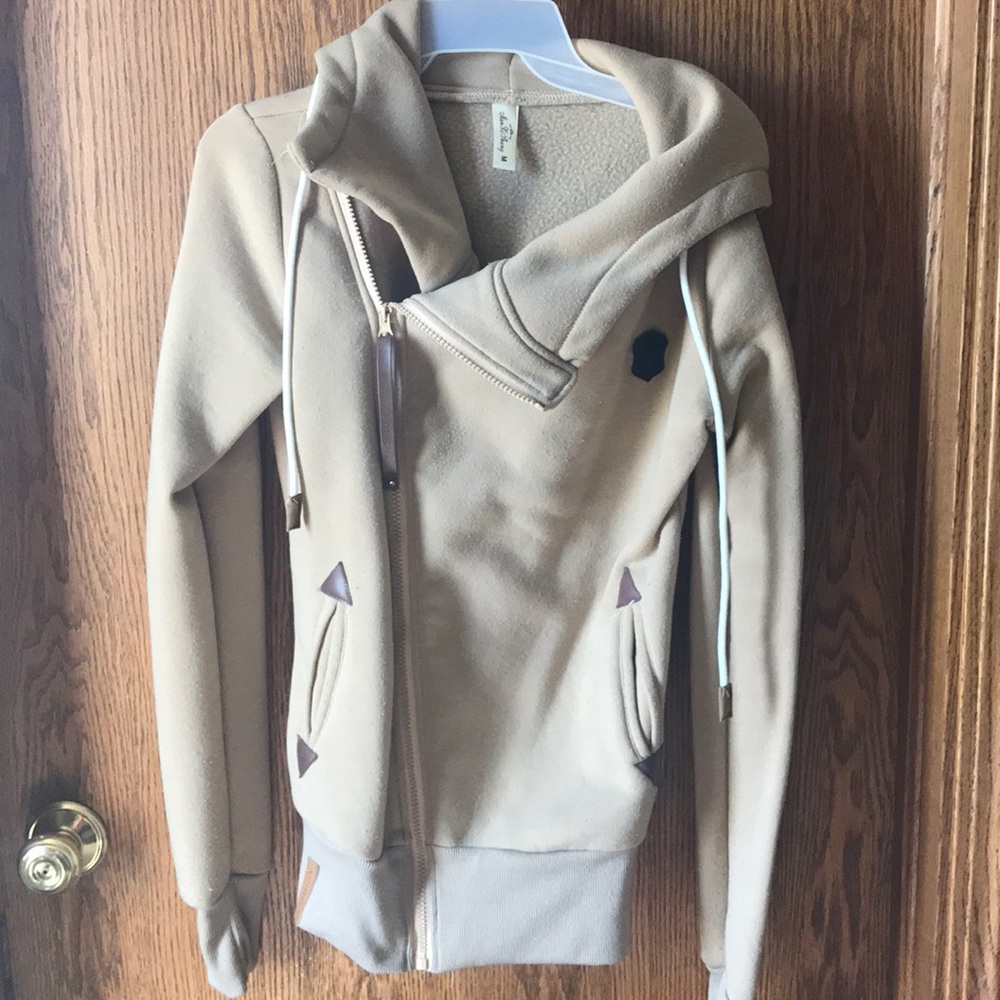 Zip up - Picture 1 of 1